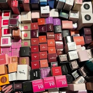 Makeup Lipstick, Lipliner, lipgloss,mascara ,eyeliner,lip balm,